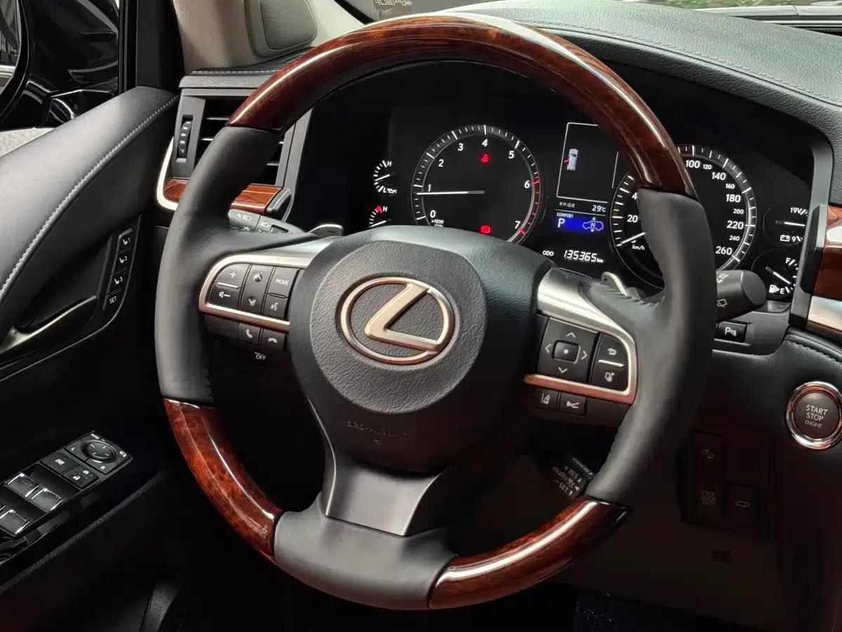 2016 Lexus LX 570 Premium Luxury Edition — миниатюра 19