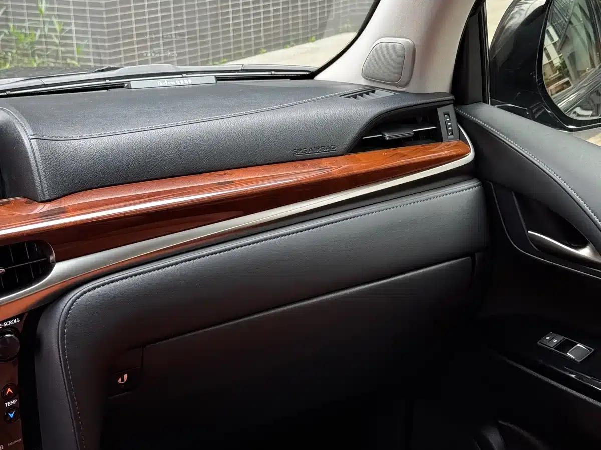 2016 Lexus LX 570 Premium Luxury Edition — миниатюра 20