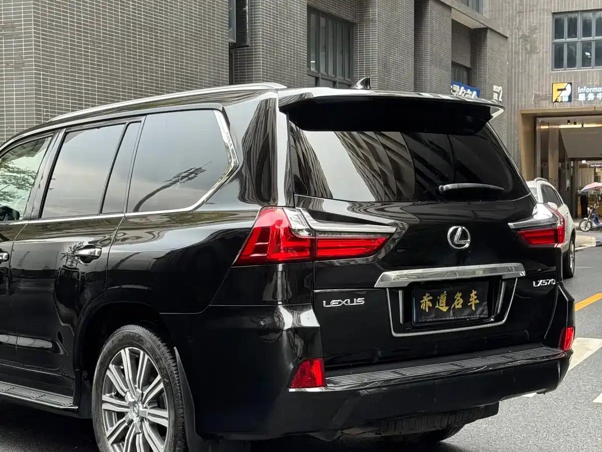 2016 Lexus LX 570 Premium Luxury Edition — миниатюра 5