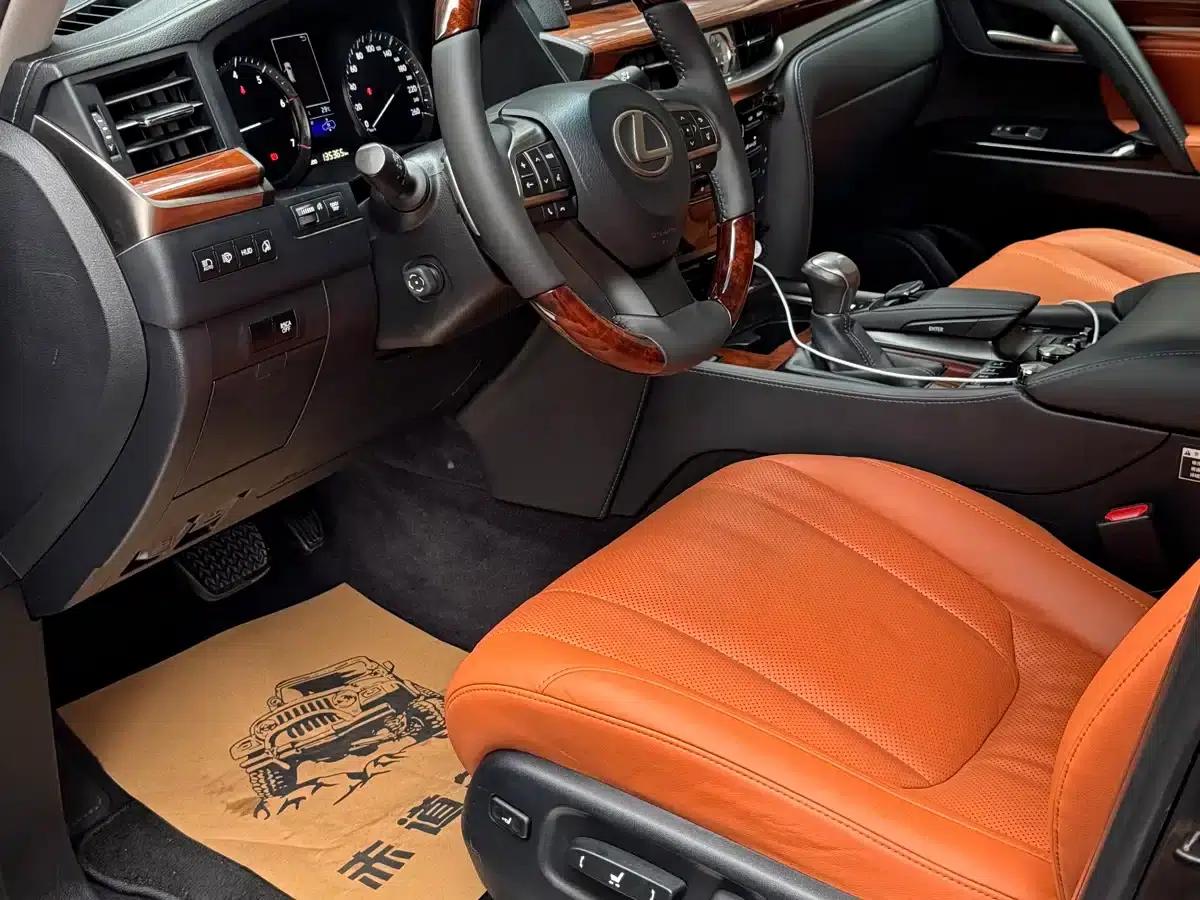 2016 Lexus LX 570 Premium Luxury Edition — миниатюра 8