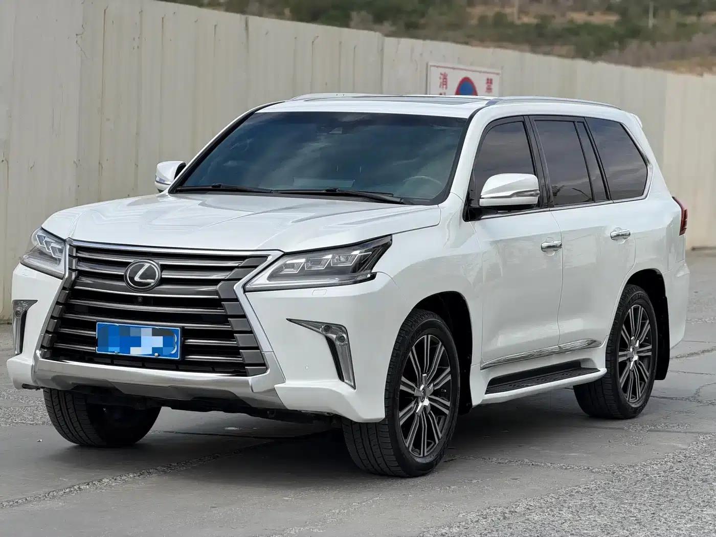 Lexus LX 2019 570 Platinum Middle East Edition — миниатюра 1
