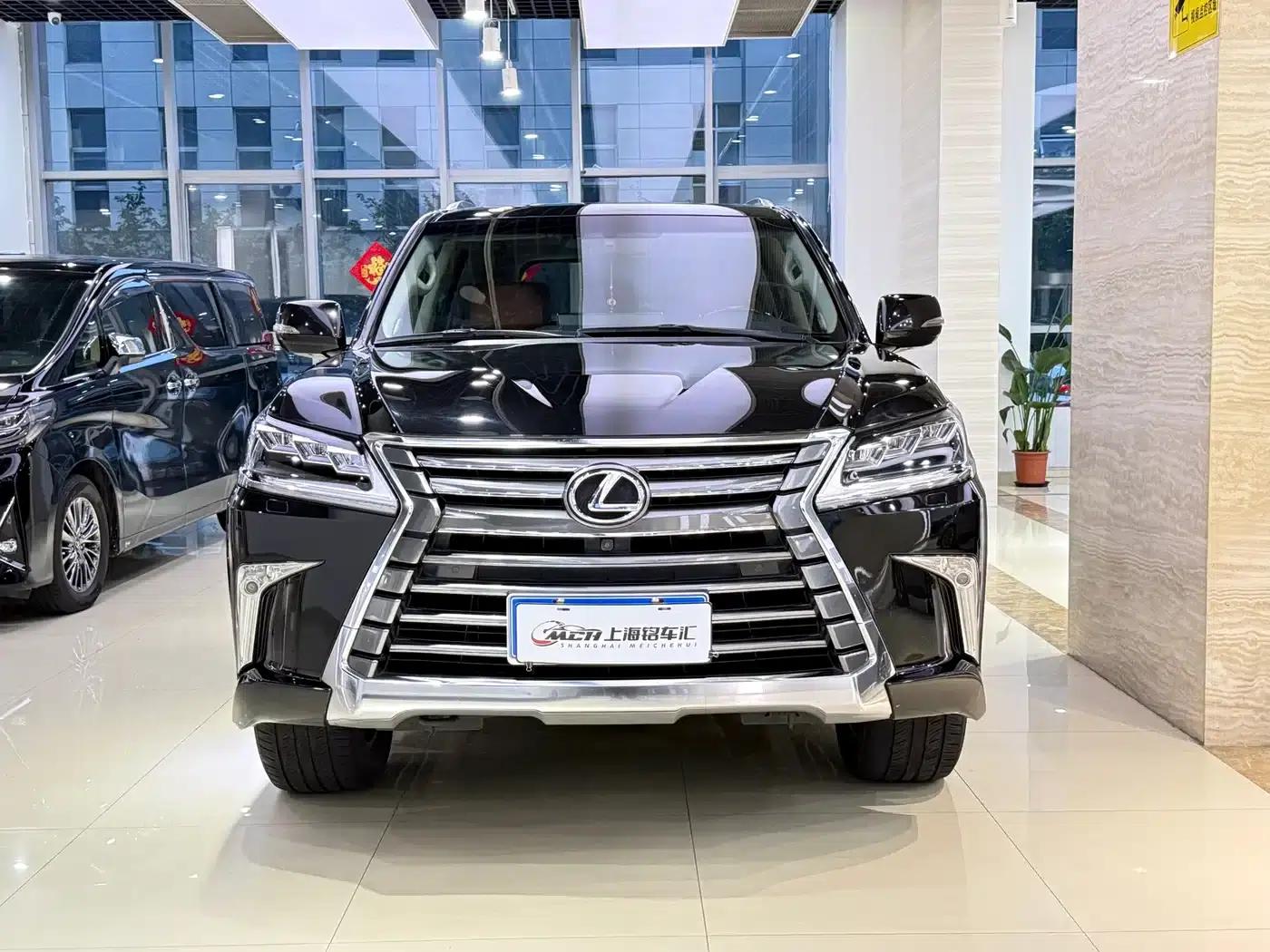 2017 Lexus LX 570 Dynamic Luxury Edition — миниатюра 2