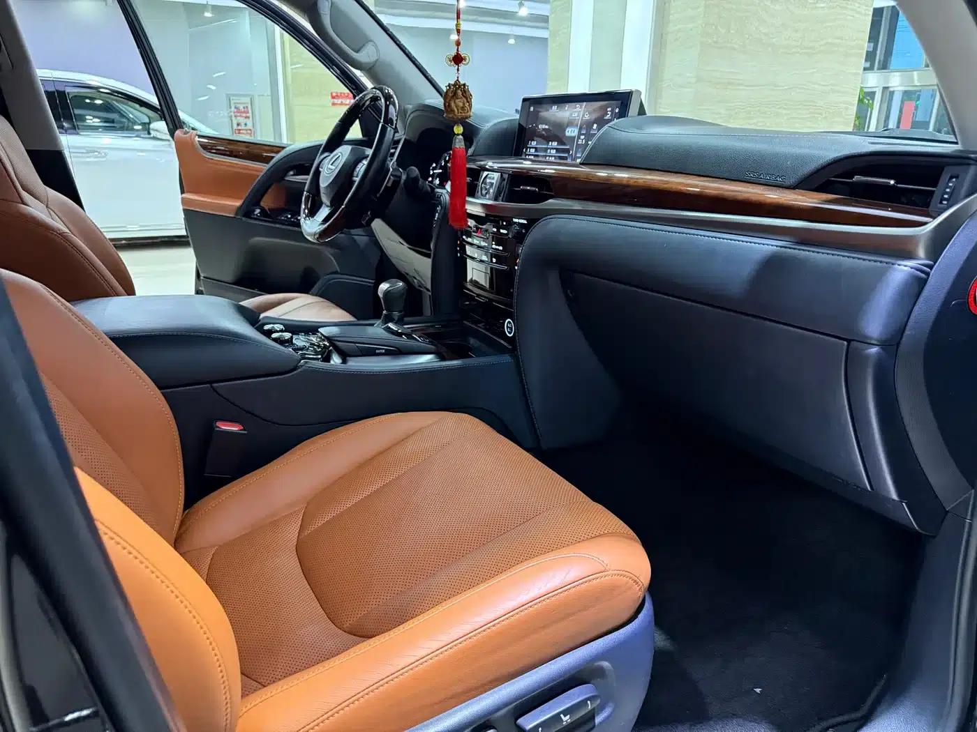 2017 Lexus LX 570 Dynamic Luxury Edition — миниатюра 11