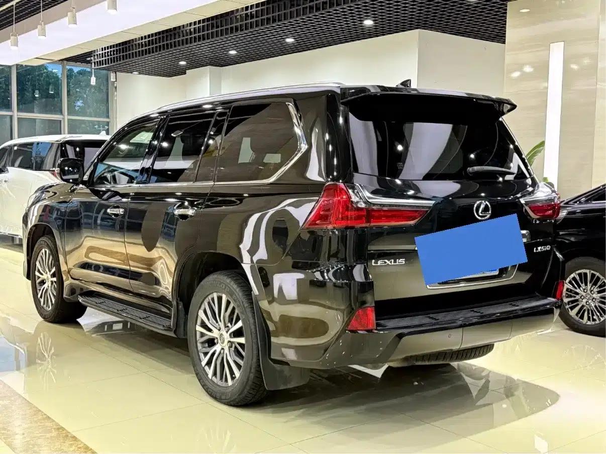2017 Lexus LX 570 Dynamic Luxury Edition — миниатюра 15