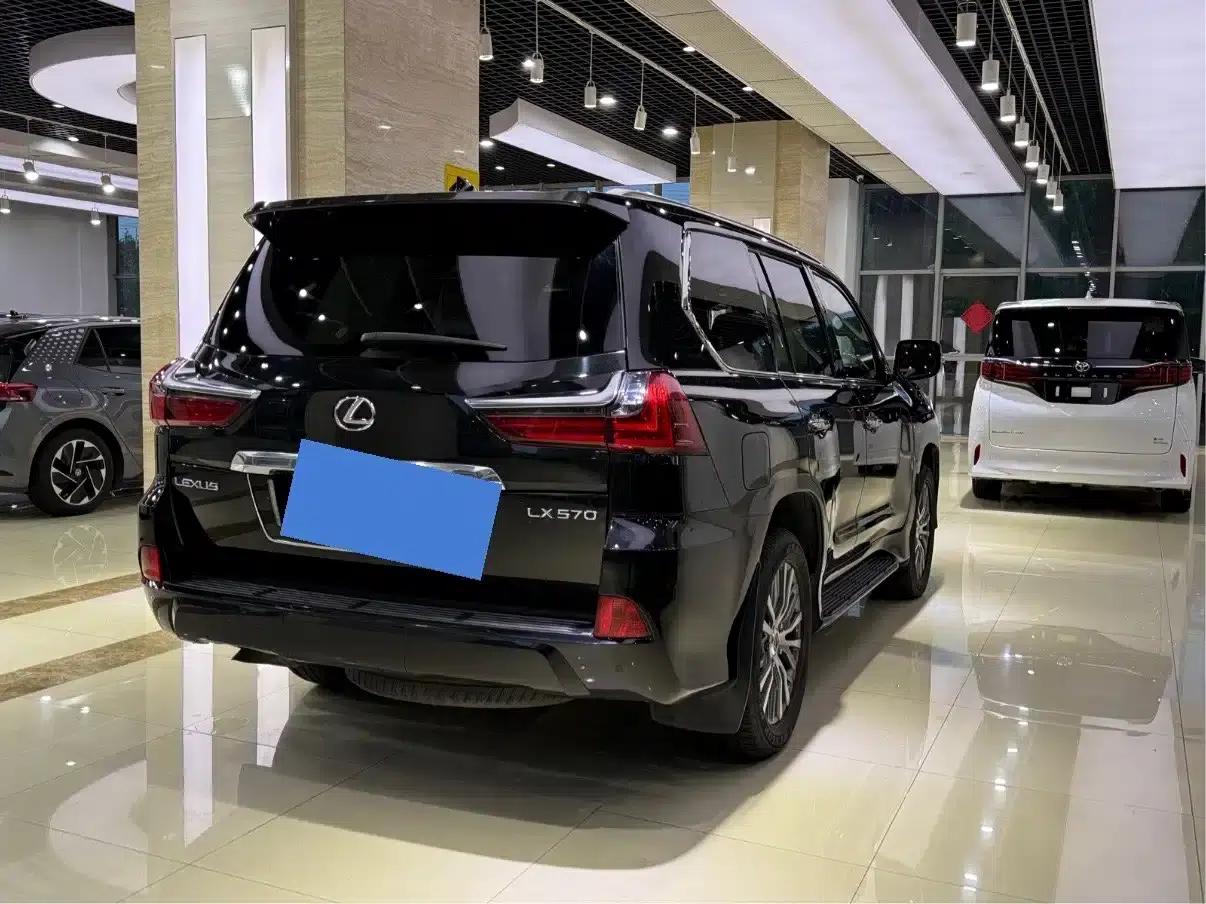 2017 Lexus LX 570 Dynamic Luxury Edition — миниатюра 16