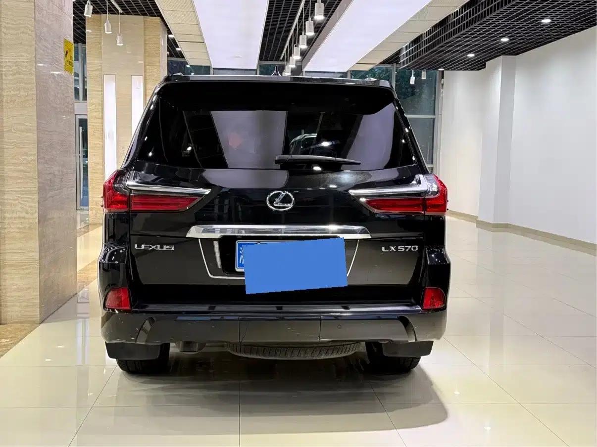 2017 Lexus LX 570 Dynamic Luxury Edition — миниатюра 17