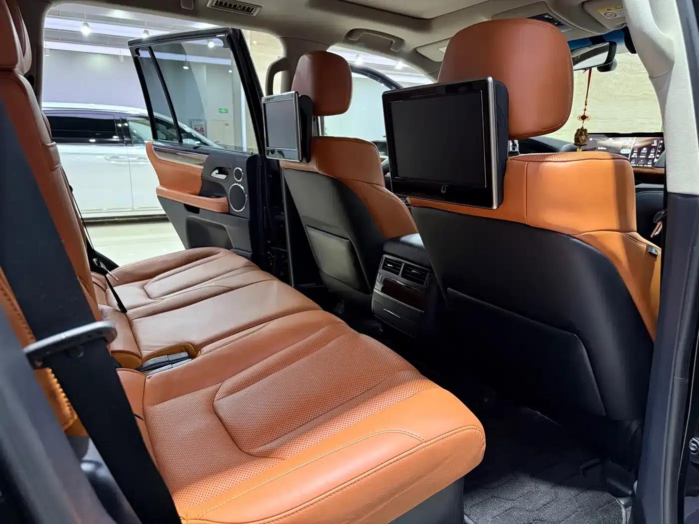 2017 Lexus LX 570 Dynamic Luxury Edition — миниатюра 9