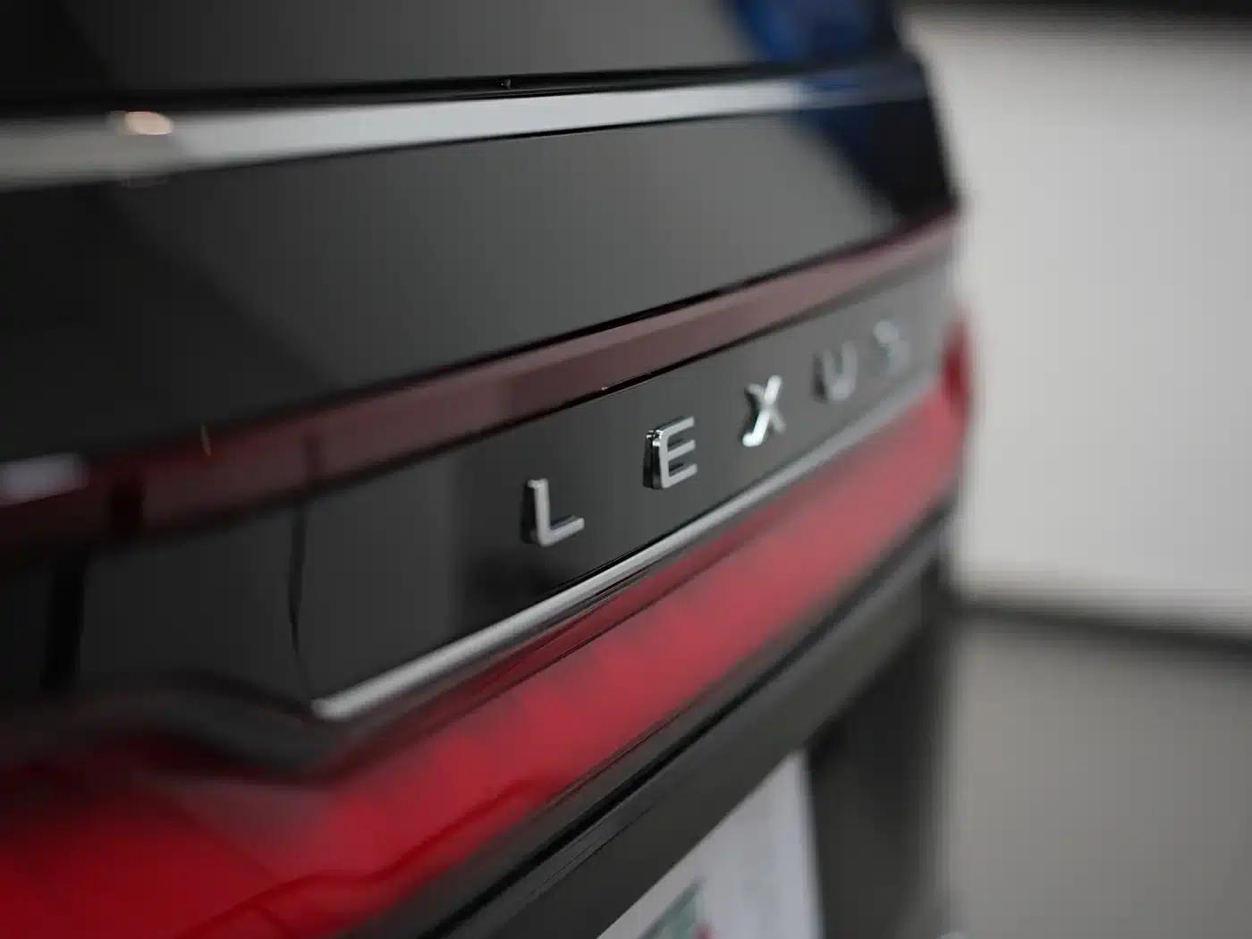 Lexus LM 2025 500h Six-Seat Premium Edition — миниатюра 18