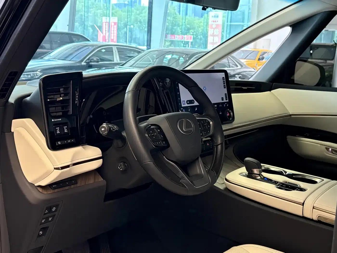 Lexus LM 500h 2025 Four-Seat Executive Edition — миниатюра 13