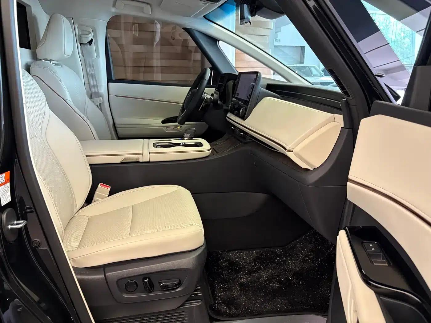 Lexus LM 500h 2025 Four-Seat Executive Edition — миниатюра 18