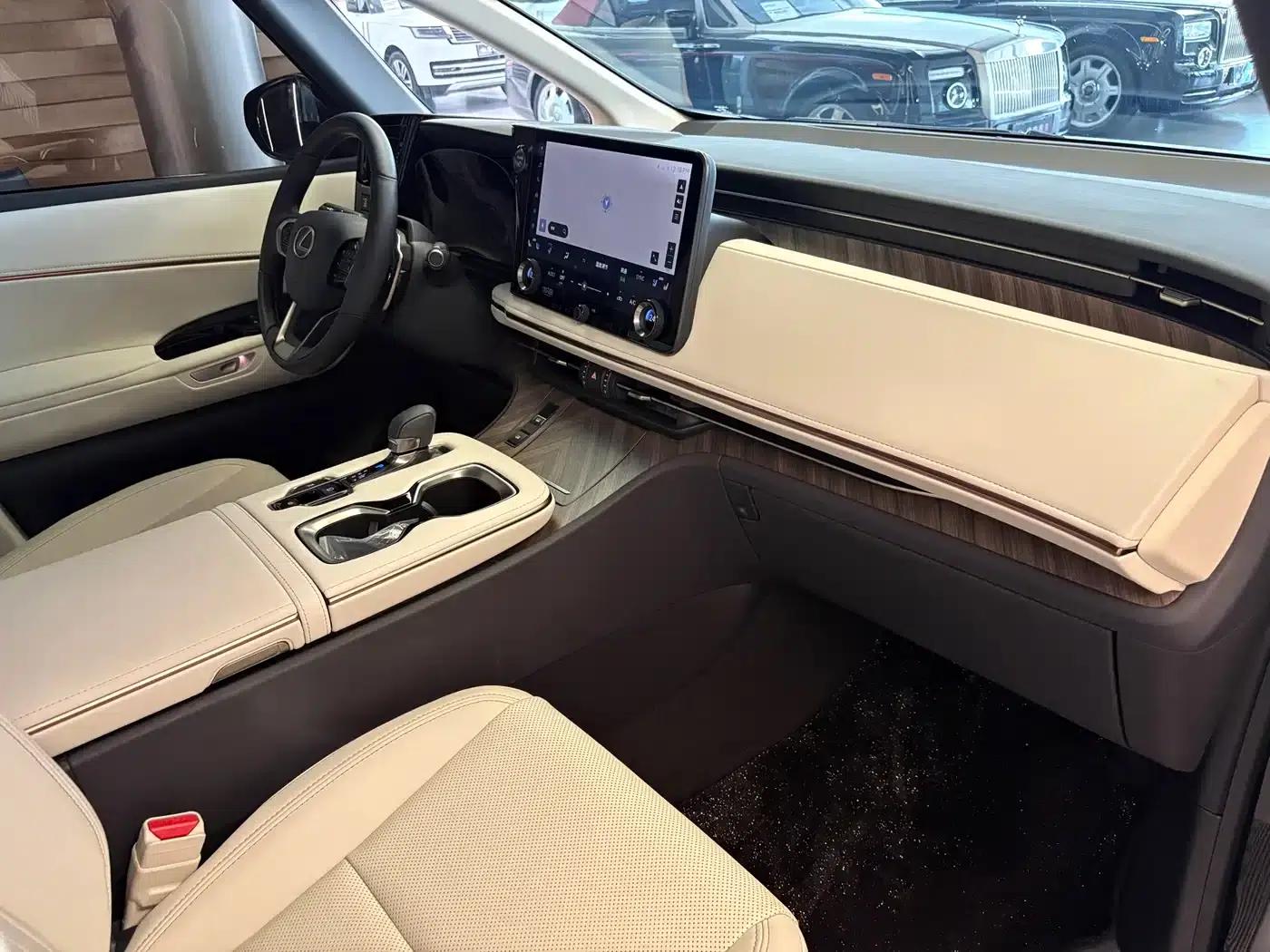Lexus LM 500h 2025 Four-Seat Executive Edition — миниатюра 19