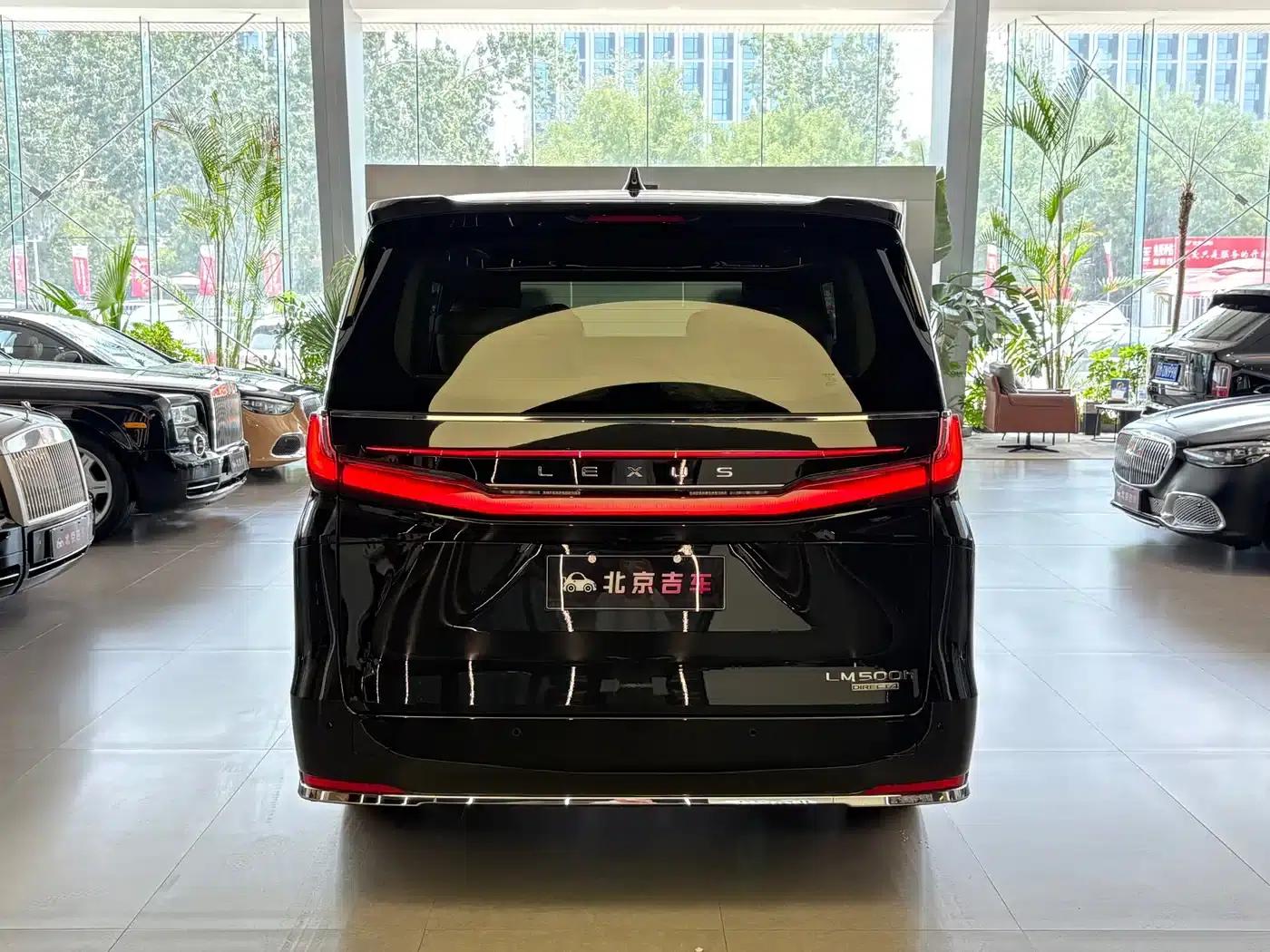 Lexus LM 500h 2025 Four-Seat Executive Edition — миниатюра 6