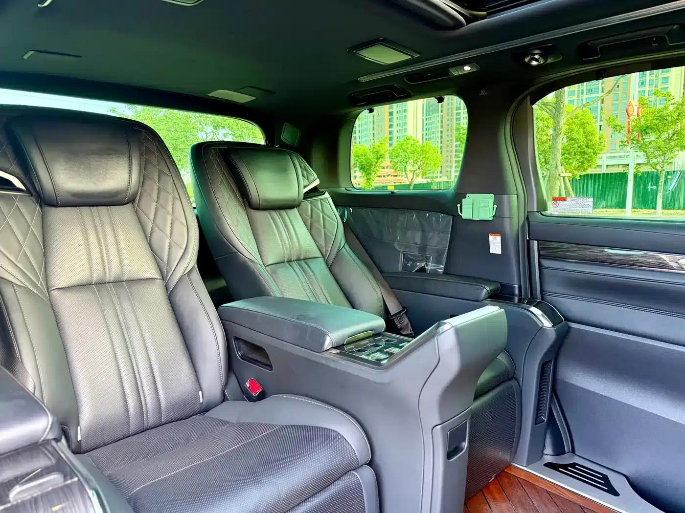 Lexus LM 2020 300h Four-Seat Executive Edition — миниатюра 11