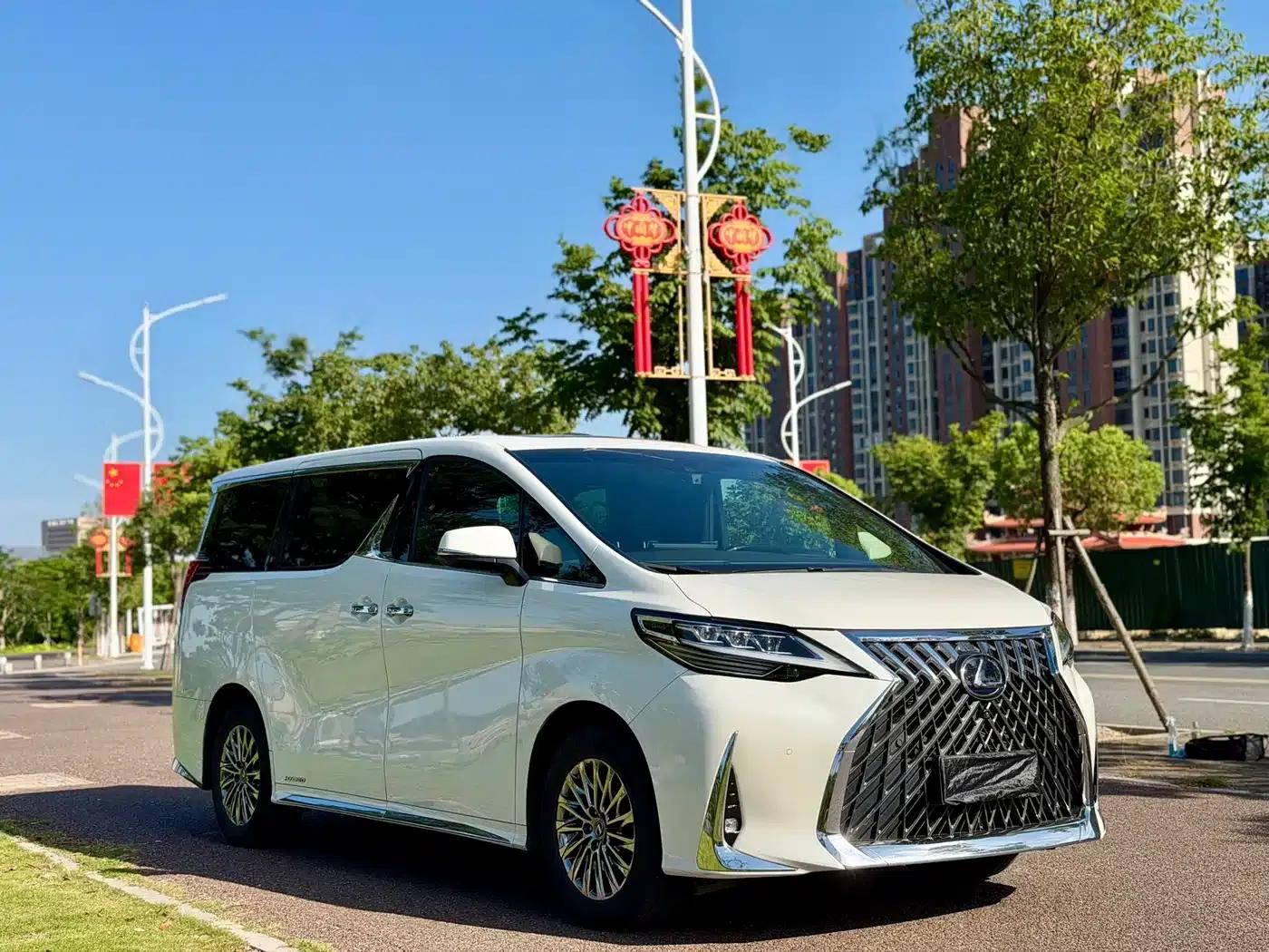 Lexus LM 2020 300h Four-Seat Executive Edition — миниатюра 3