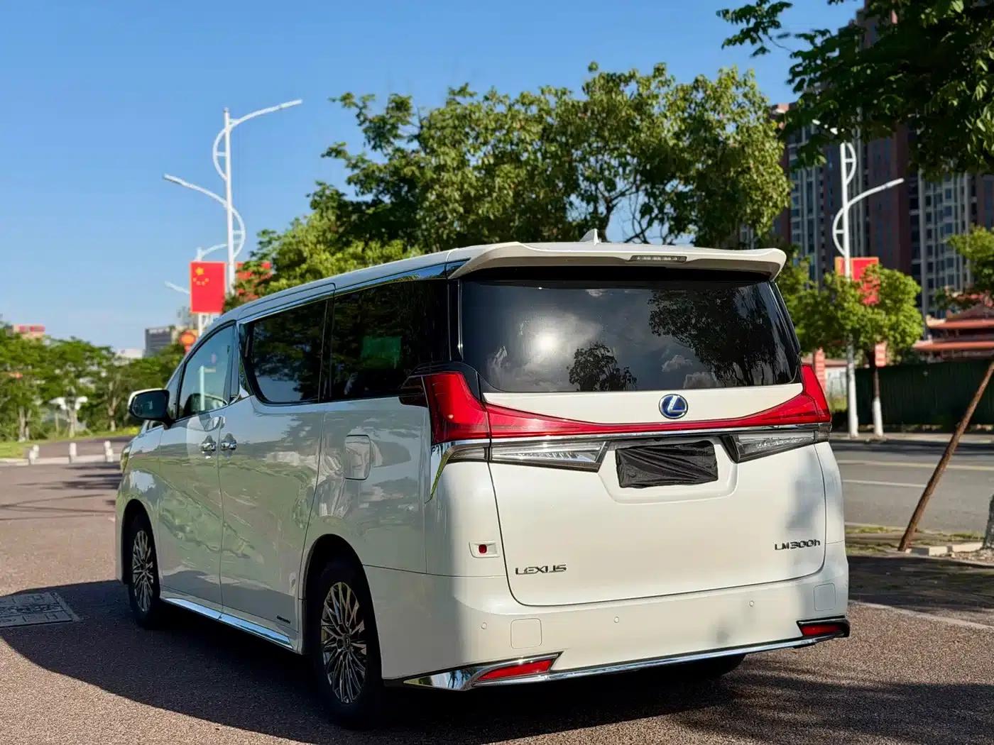 Lexus LM 2020 300h Four-Seat Executive Edition — миниатюра 6
