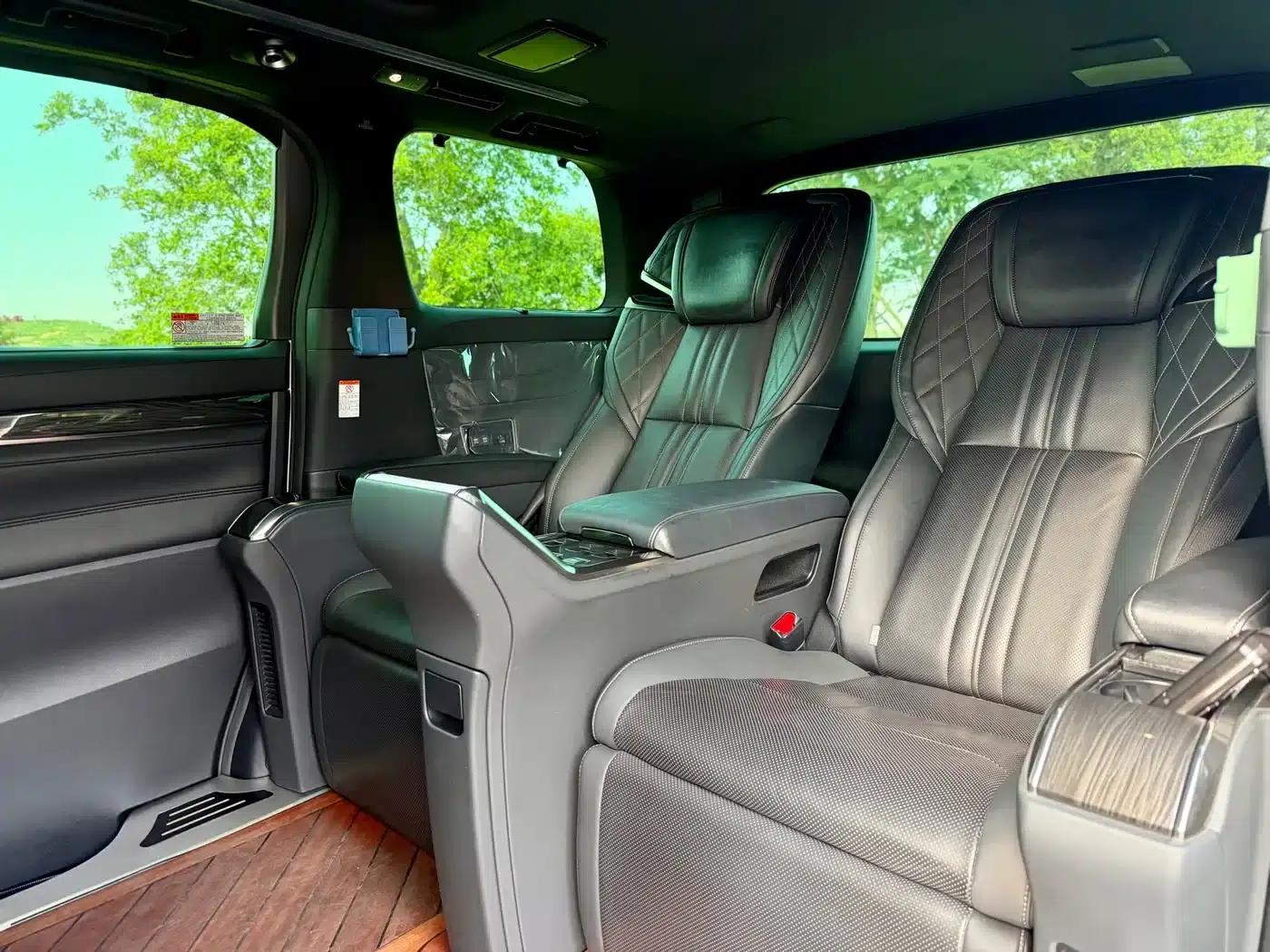Lexus LM 2020 300h Four-Seat Executive Edition — миниатюра 9
