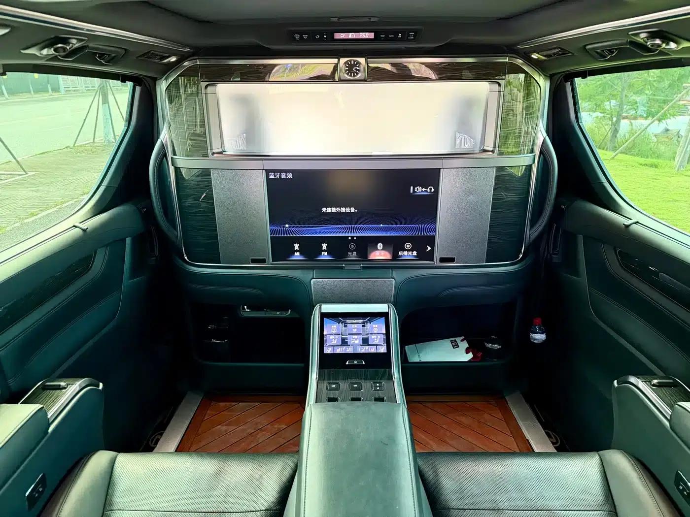 Lexus LM 2020 300h Four-Seat Executive Edition — миниатюра 10