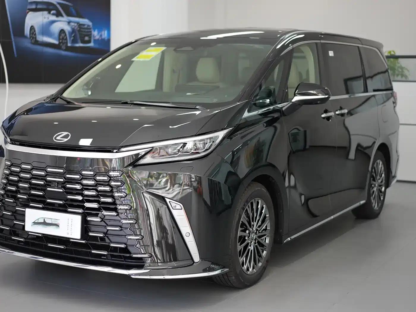 Lexus LM 2025 500h Six-Seat Premium Edition — миниатюра 1