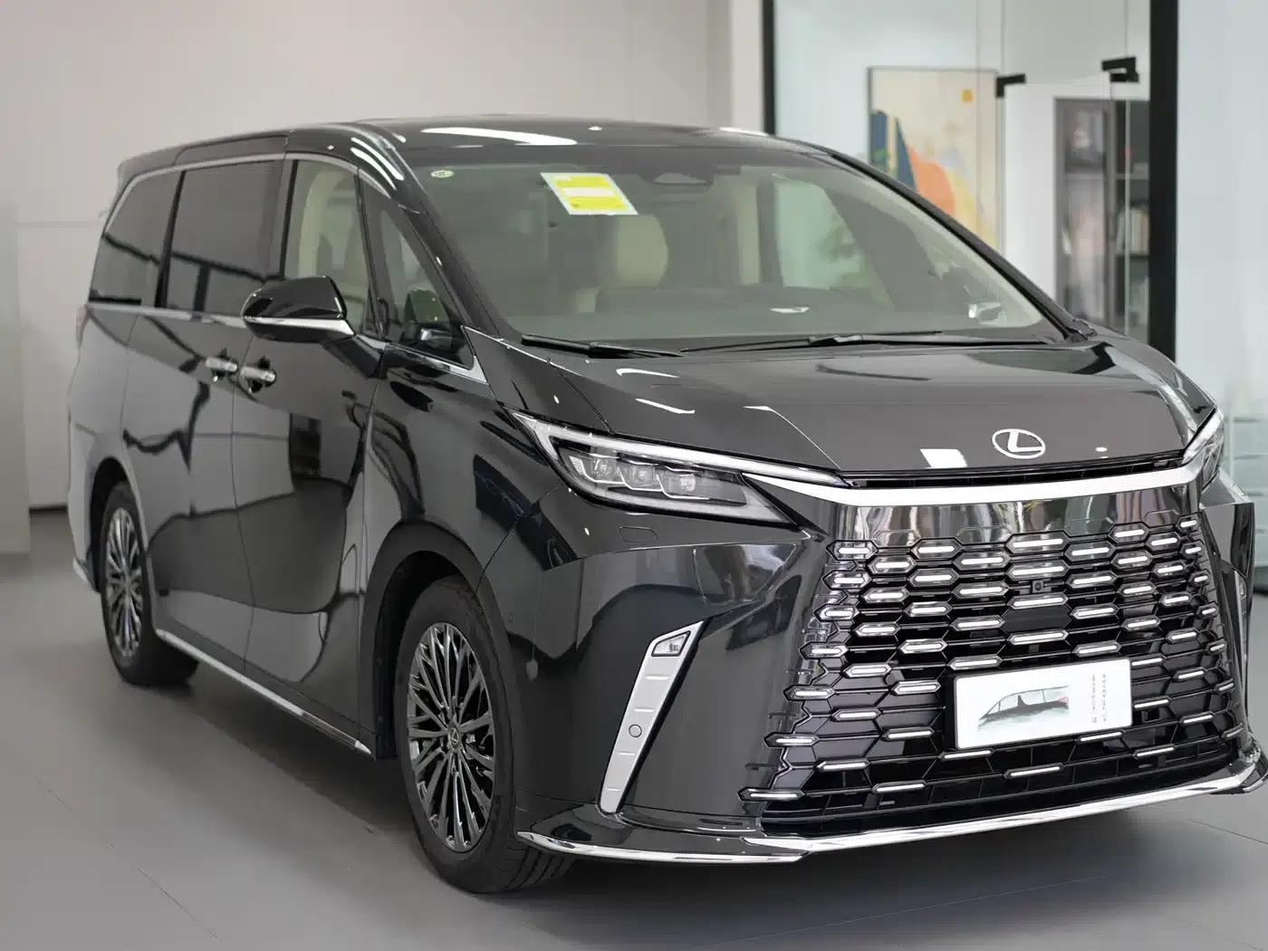 Lexus LM 2025 500h Six-Seat Premium Edition — миниатюра 2