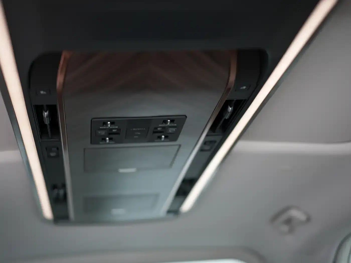 Lexus LM 2025 500h Six-Seat Premium Edition — миниатюра 16