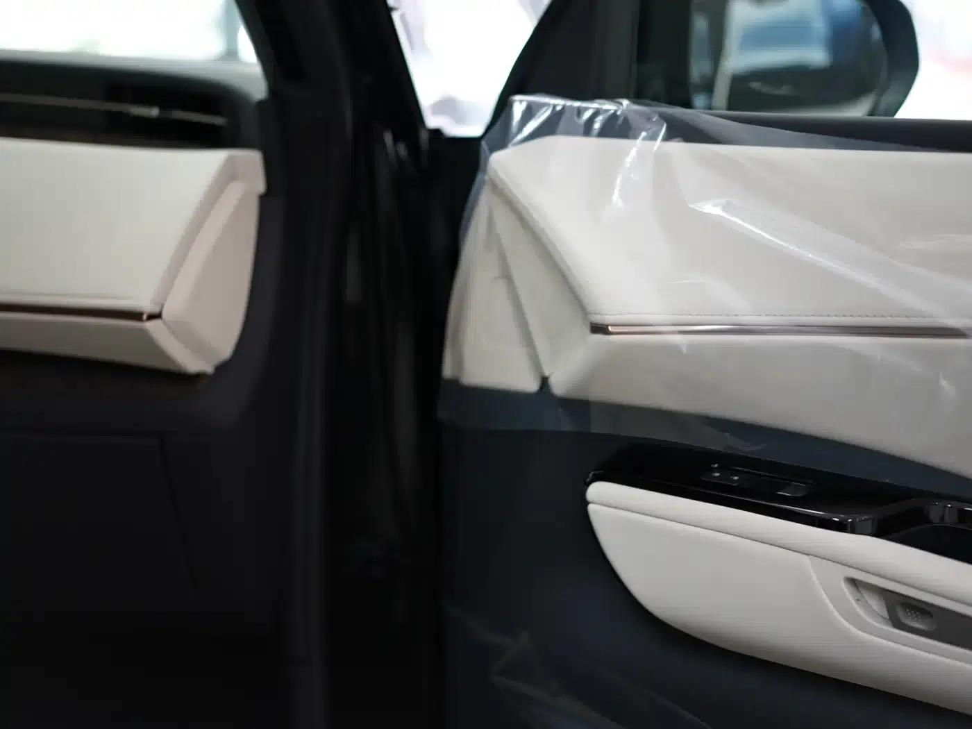 Lexus LM 2025 500h Six-Seat Premium Edition — миниатюра 17