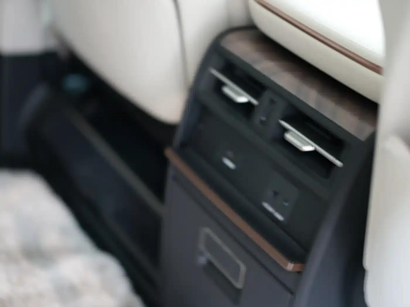 Lexus LM 2025 500h Six-Seat Premium Edition — миниатюра 19