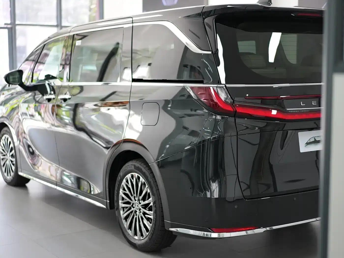 Lexus LM 2025 500h Six-Seat Premium Edition — миниатюра 4