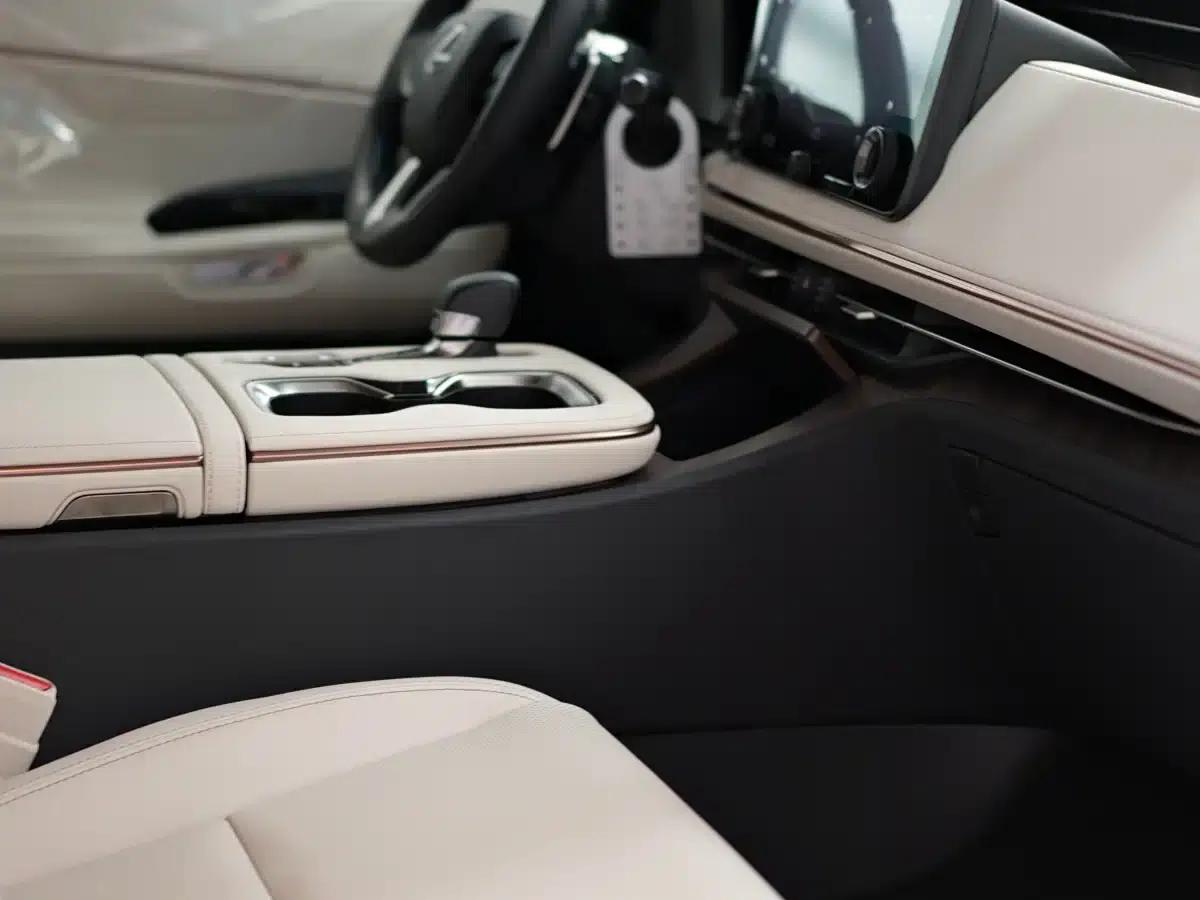 Lexus LM 2025 500h Six-Seat Premium Edition — миниатюра 7