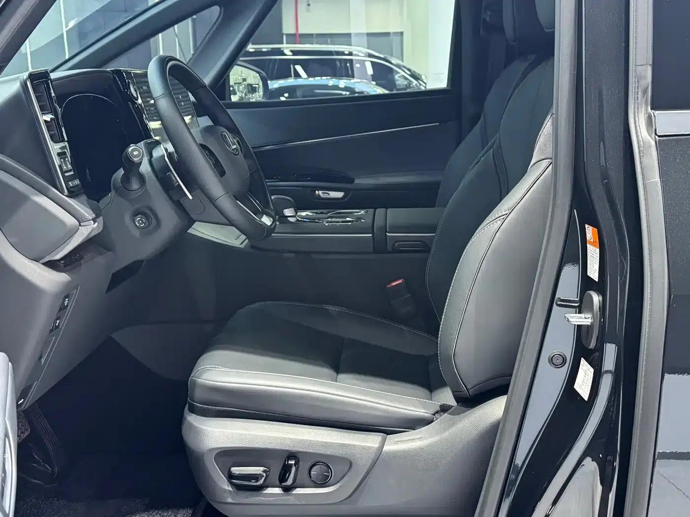 Lexus LM 2025 500h Six-Seat Premium Edition — миниатюра 14