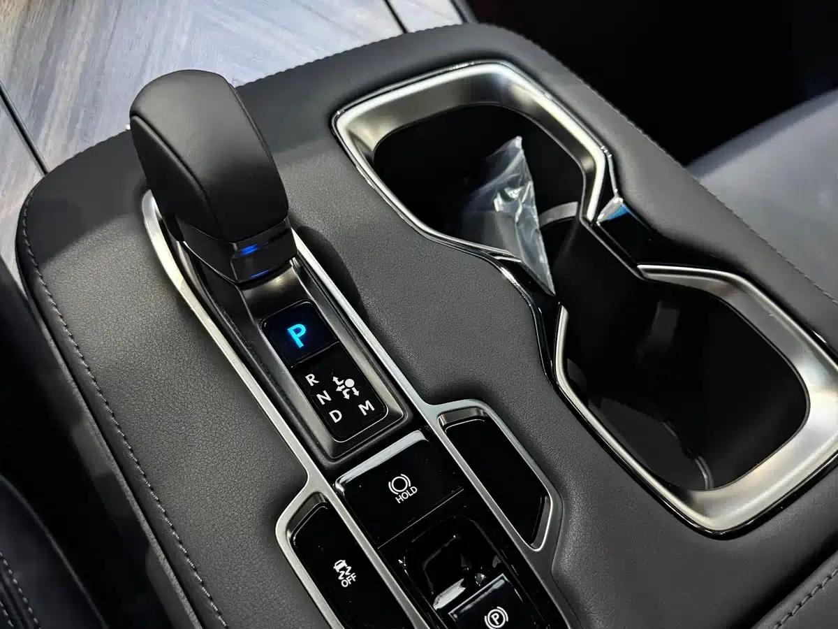 Lexus LM 2025 500h Six-Seat Premium Edition — миниатюра 18