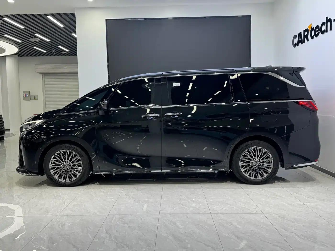 Lexus LM 2025 500h Six-Seat Premium Edition — миниатюра 4