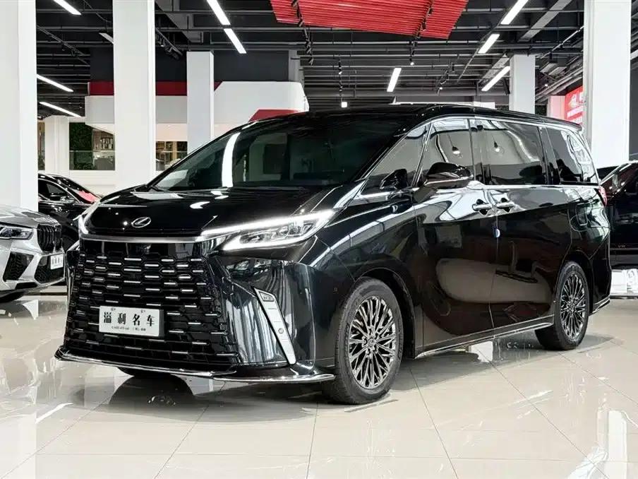 Lexus LM 2025 500h Six-Seat Premium Edition — миниатюра 1