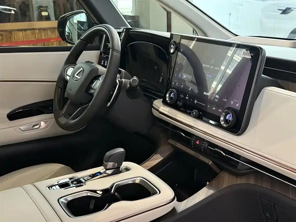 Lexus LM 2025 500h Six-Seat Premium Edition — миниатюра 14