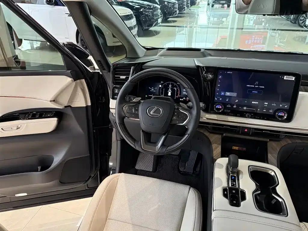 Lexus LM 2025 500h Six-Seat Premium Edition — миниатюра 17