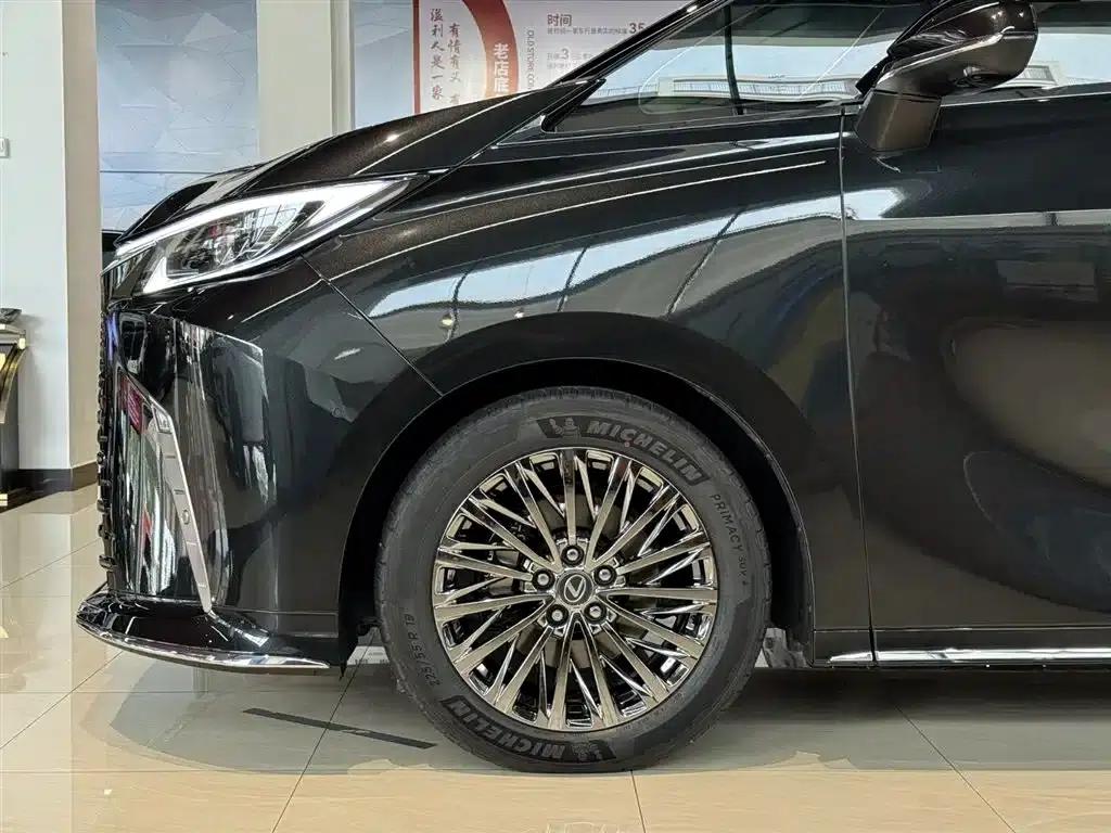 Lexus LM 2025 500h Six-Seat Premium Edition — миниатюра 19
