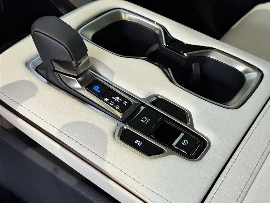 Lexus LM 2025 500h Six-Seat Premium Edition — миниатюра 5