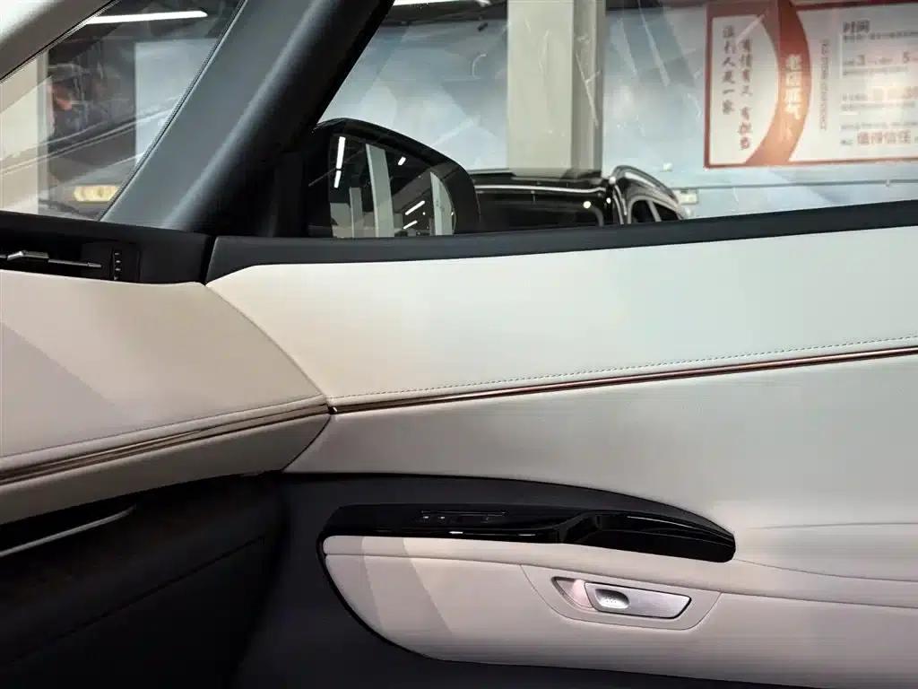 Lexus LM 2025 500h Six-Seat Premium Edition — миниатюра 6