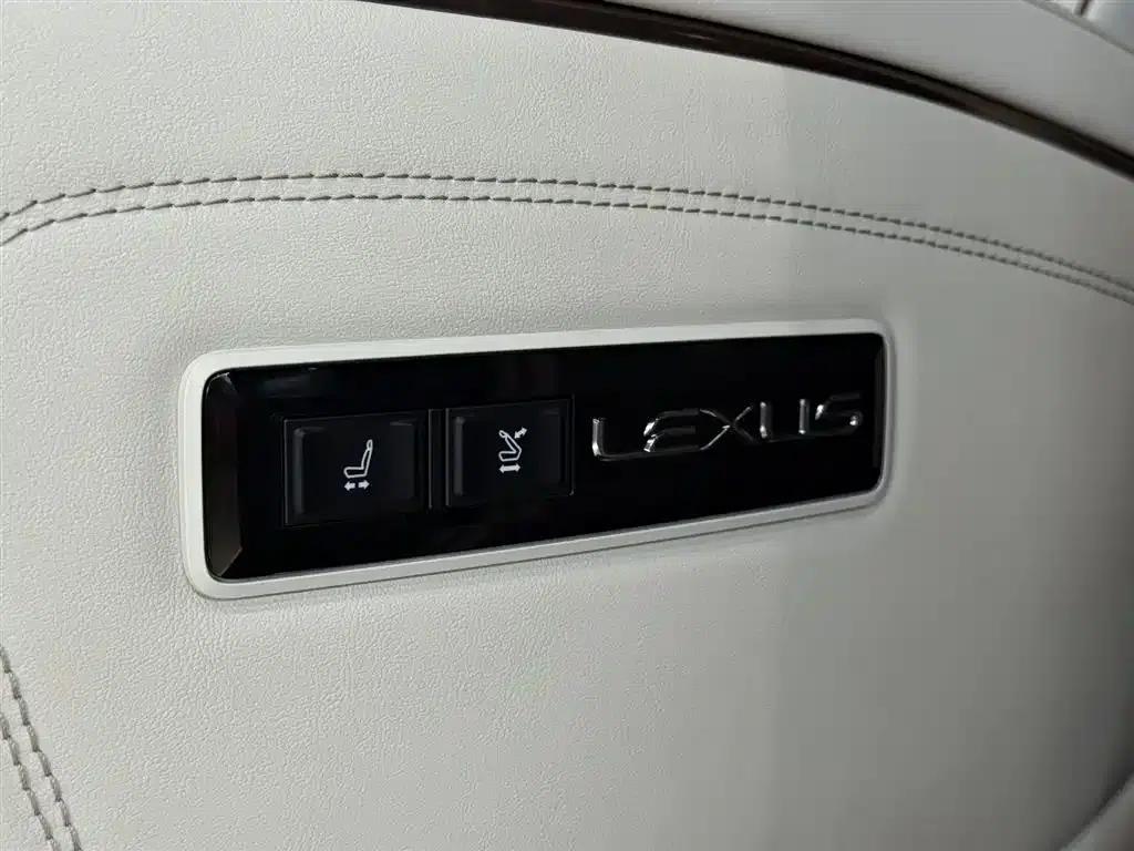 Lexus LM 2025 500h Six-Seat Premium Edition — миниатюра 9