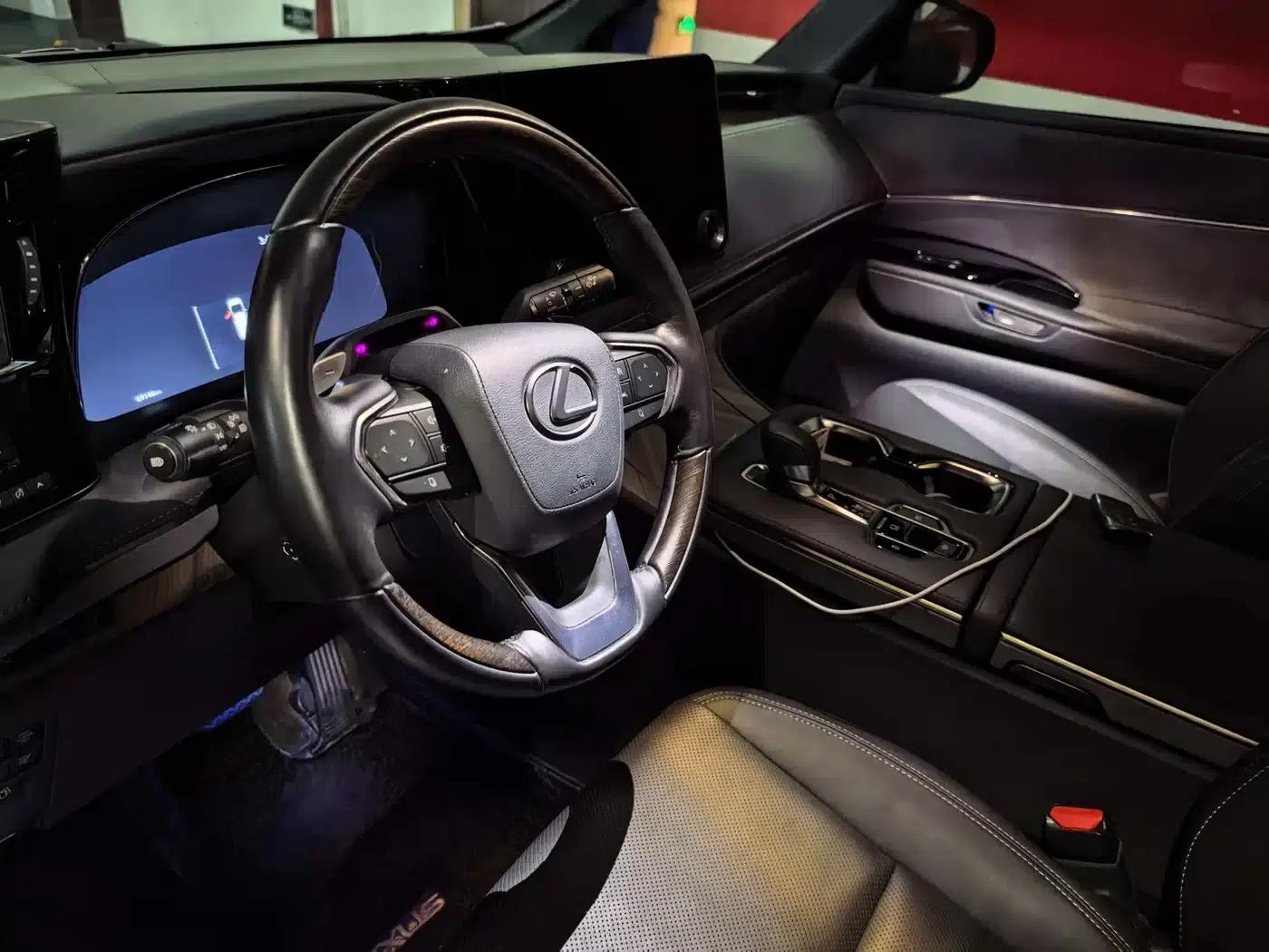 Lexus LM 2023 350h 7-Seat Elegant Edition — миниатюра 3