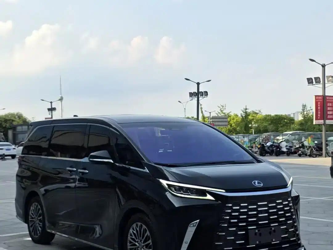 Lexus LM 2025 500h Six-Seat Premium Edition — миниатюра 2