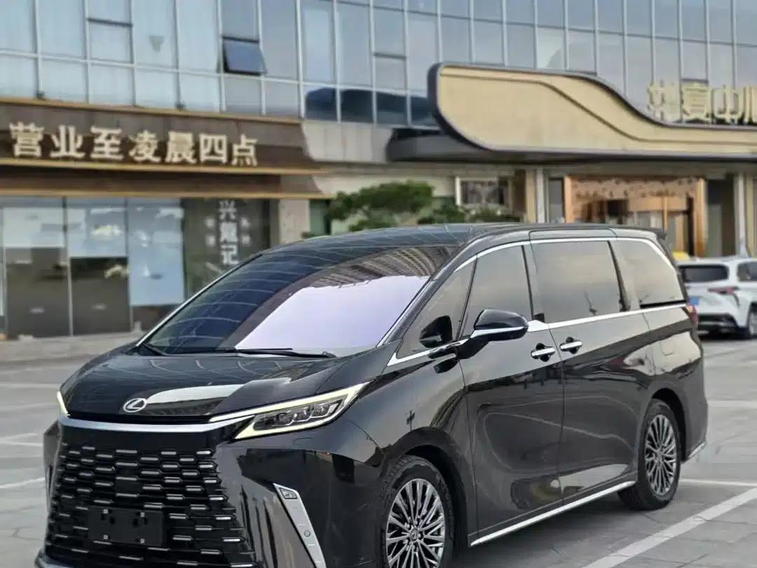 Lexus LM 2025 500h Six-Seat Premium Edition — миниатюра 3