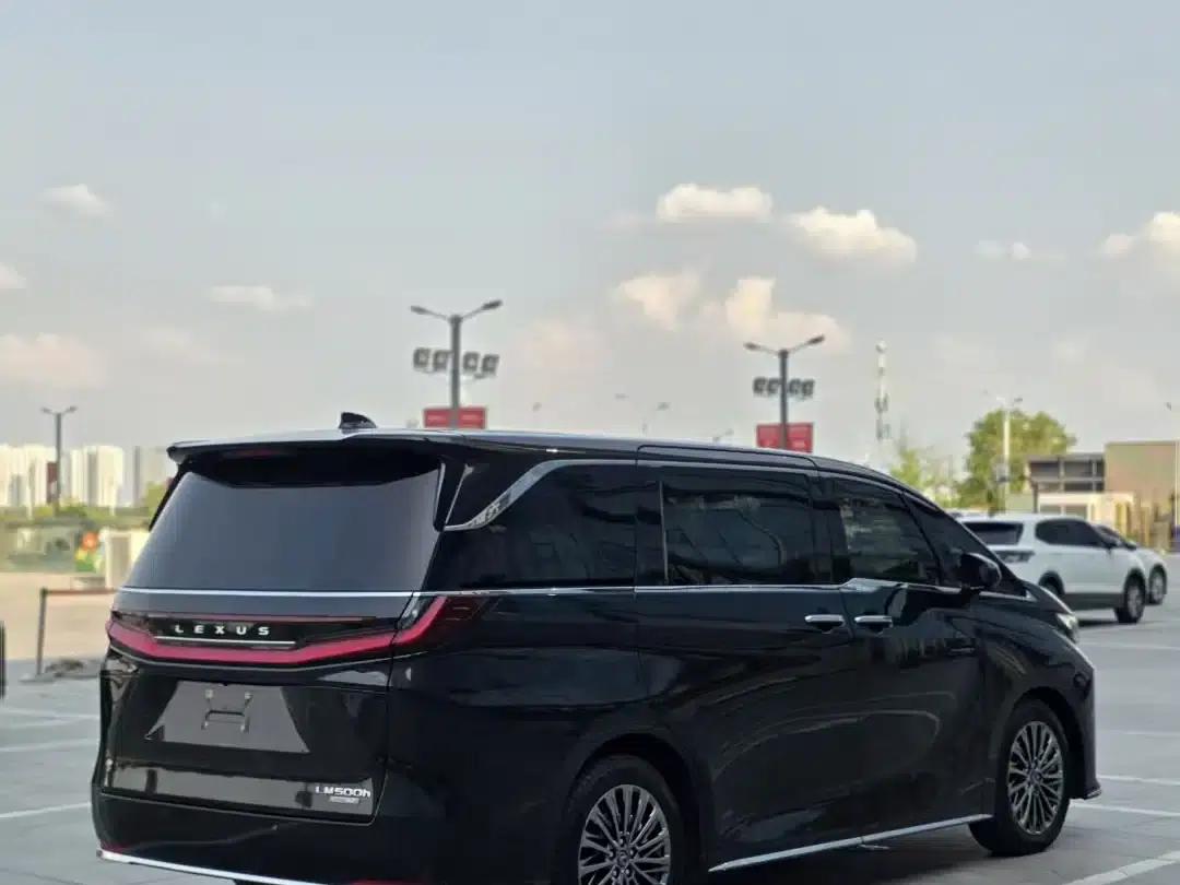 Lexus LM 2025 500h Six-Seat Premium Edition — миниатюра 6