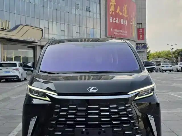 Lexus LM 2025 500h Six-Seat Premium Edition