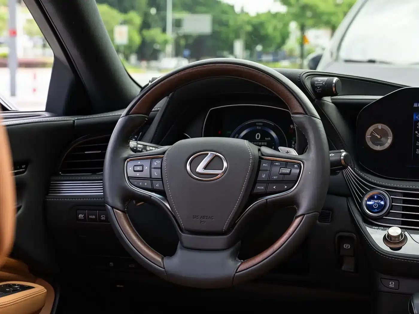 Lexus LS 2021 500h Premium Edition — миниатюра 14