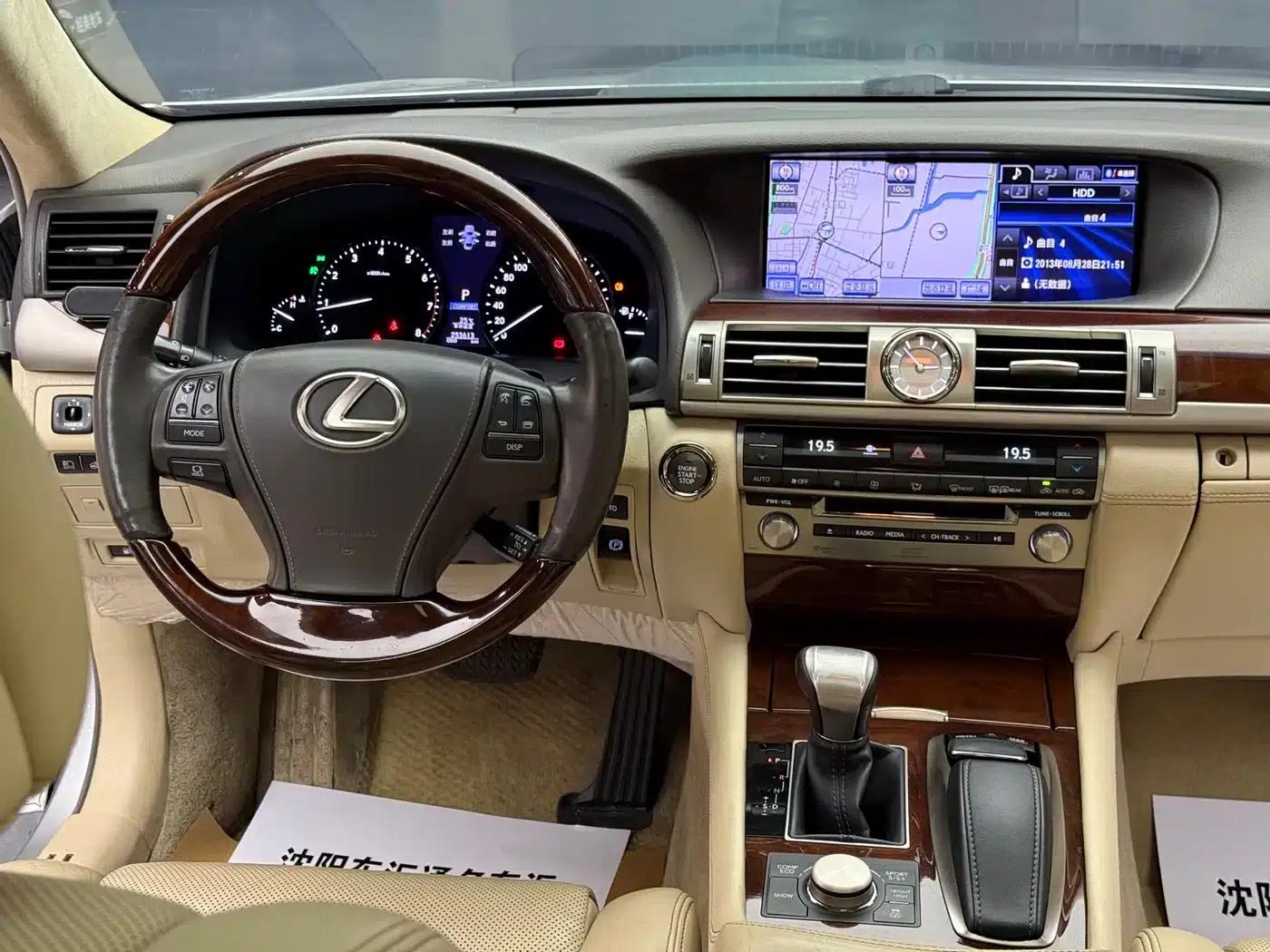 Lexus LS 2013 460L Luxury Edition — миниатюра 21