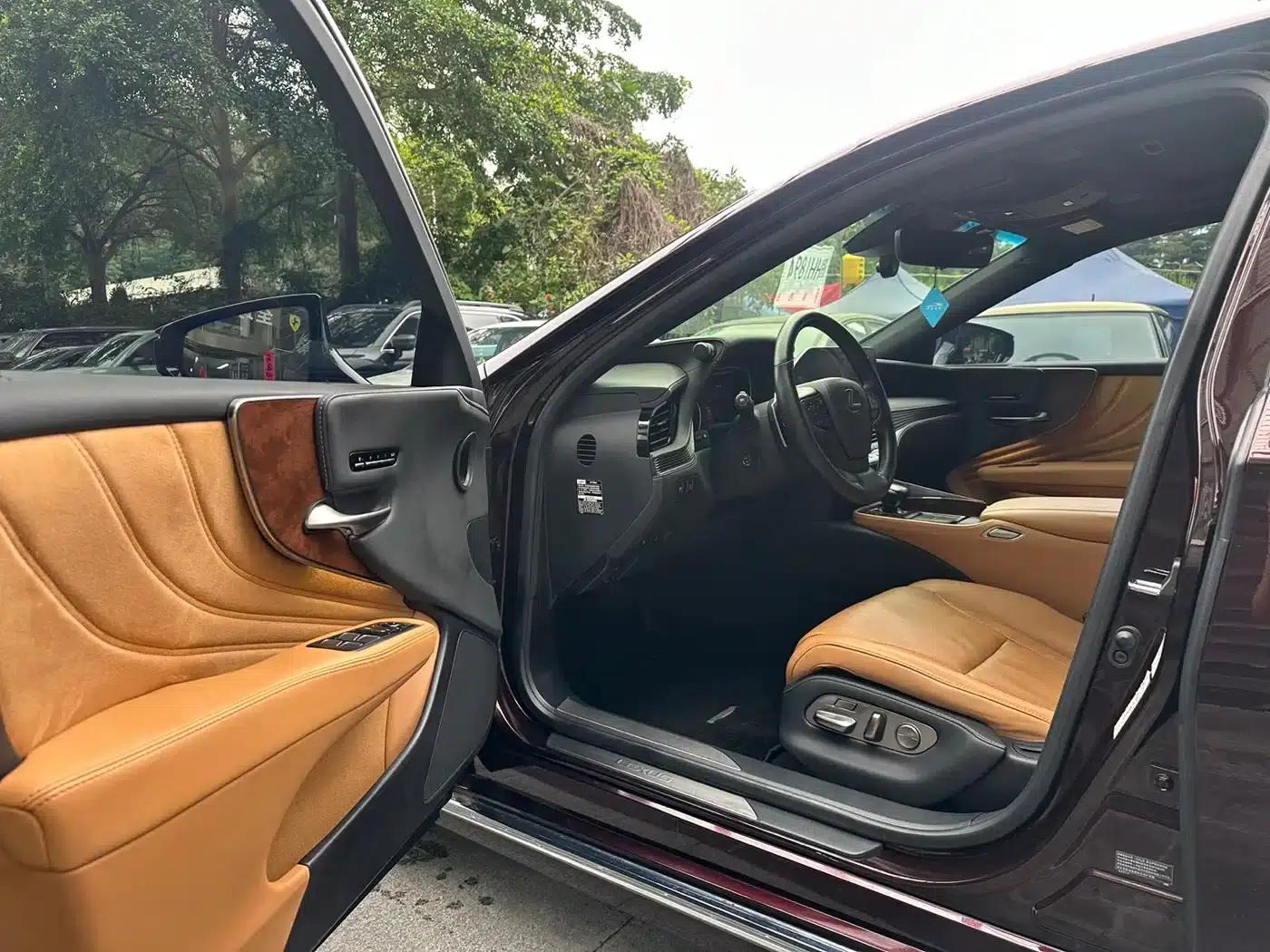 Lexus LS 2021 500h Premium Edition — миниатюра 4