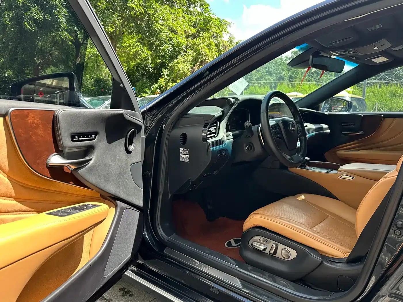 Lexus LS 2021 500h Premium Edition — миниатюра 4
