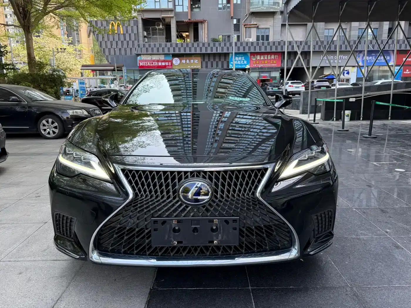 Lexus LS 2021 500h Premium Edition — миниатюра 2