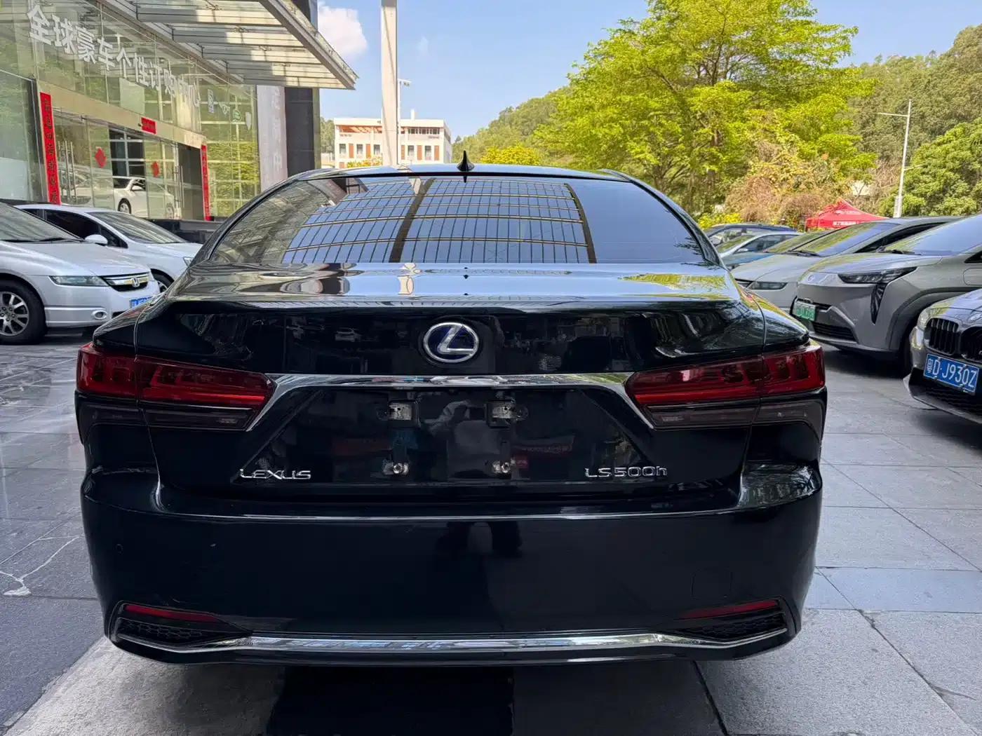 Lexus LS 2021 500h Premium Edition — миниатюра 8