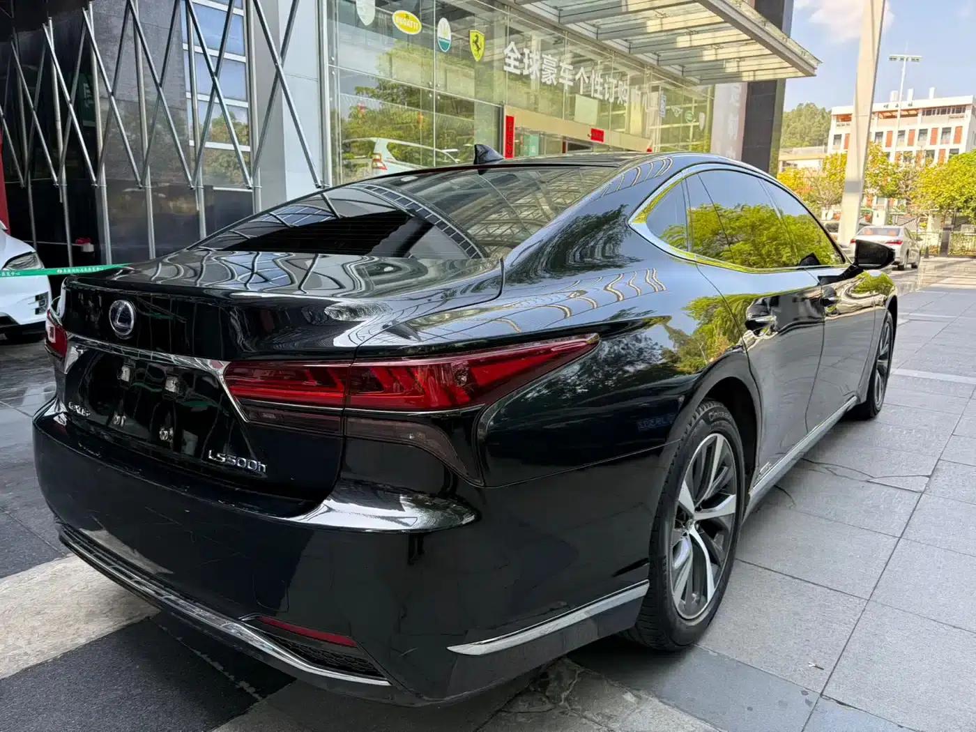 Lexus LS 2021 500h Premium Edition — миниатюра 9